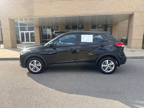 Used 2020 Nissan Kicks S image 1
