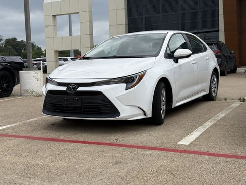 Used 2024 Toyota Corolla LE FWD image 1