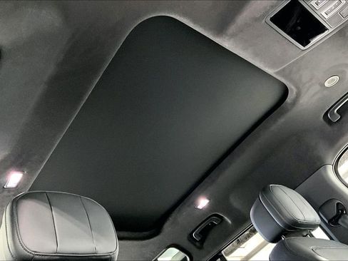 Used 2025 Land Rover Defender 110 Sedona Red Edition image 20