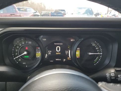 Used 2025 Jeep Wrangler Unlimited Sahara AWD/4WD image 24