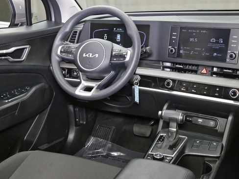 Used 2023 Kia Sportage LX image 4