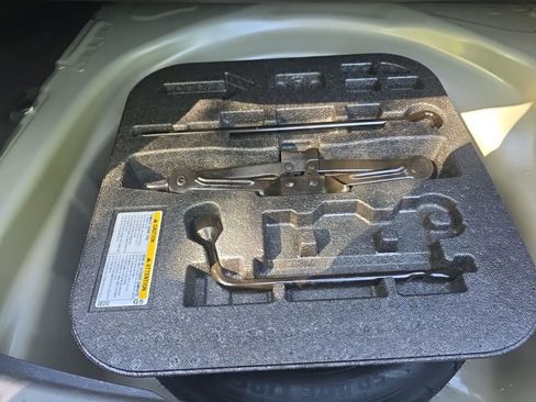 Used 2024 Toyota Corolla SE image 32