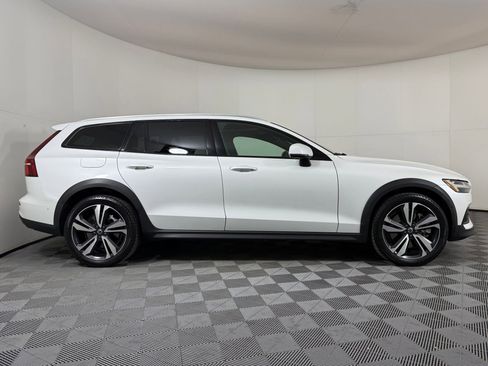 Used 2023 Volvo V60 B5 Cross Country Plus w/ Climate Package image 7