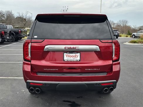 Used 2021 GMC Yukon XL Denali w/ Denali Premium Package image 7