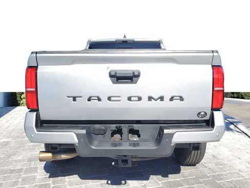 Used 2024 Toyota Tacoma TRD Sport image 5