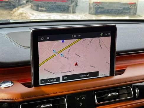 Used 2023 Lincoln Aviator Reserve w/ Jet Package image 3