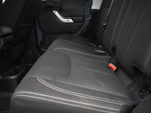 Used 2015 Jeep Wrangler Unlimited Rubicon w/ Connectivity Group image 16