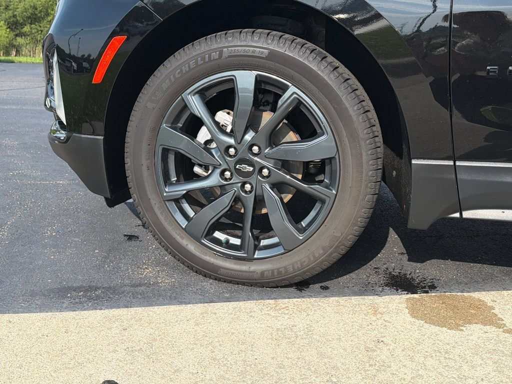 Certified 2022 Chevrolet Equinox RS w/ RS Leather Package AWD/4WD image 25