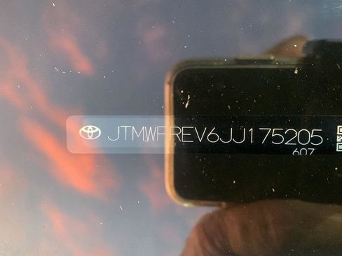 Used 2018 Toyota RAV4 XLE image 15