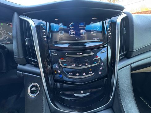 Used 2018 Cadillac Escalade Luxury image 22