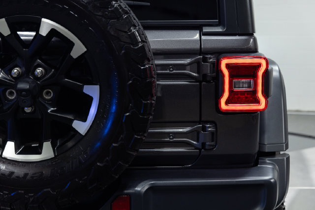 Used 2025 Jeep Wrangler Unlimited Rubicon AWD/4WD image 8