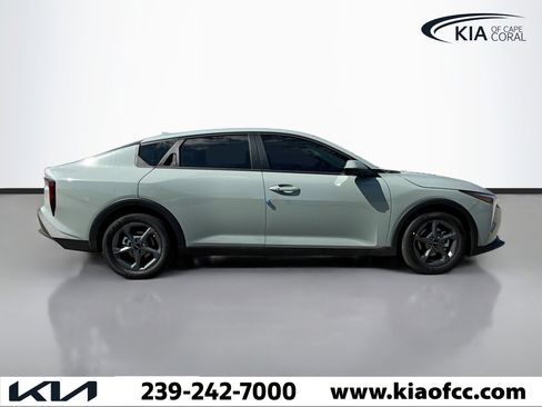 New 2026 Kia K4 LXS image 6