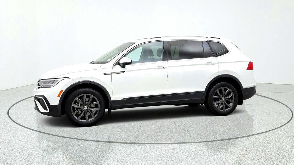 Used 2022 Volkswagen Tiguan SE w/ Panoramic Sunroof Package AWD/4WD image 8