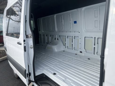 Used 2024 Mercedes-Benz Sprinter 3500 image 19