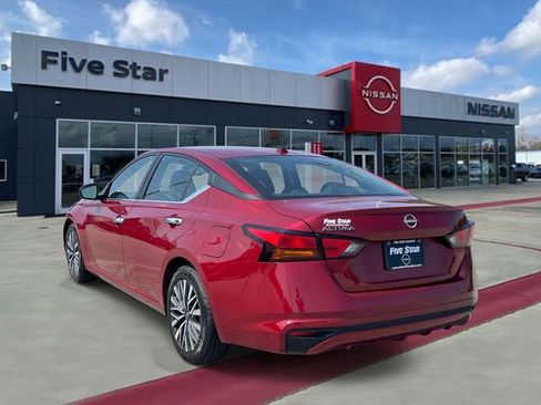 Used 2025 Nissan Altima 2.5 SV FWD image 4