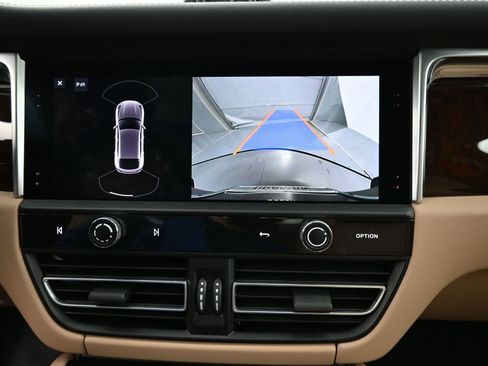Certified 2024 Porsche Macan image 20