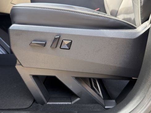 Used 2025 Tesla Cybertruck AWD Crew Cab image 15