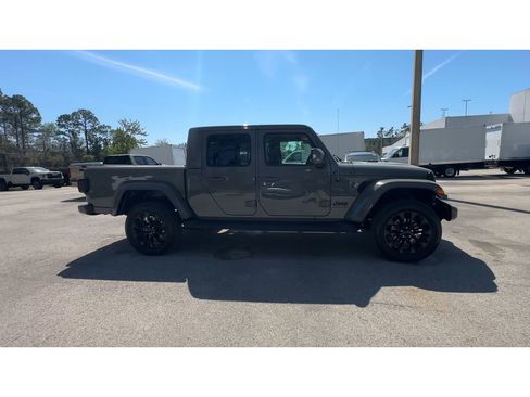 Used 2022 Jeep Gladiator Overland image 9