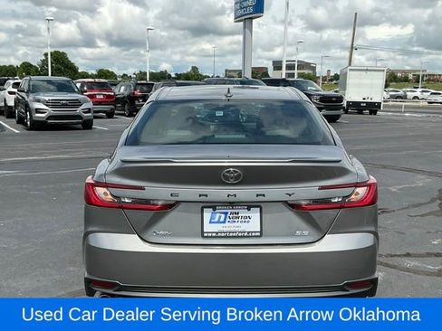 Used 2025 Toyota Camry SE FWD image 4