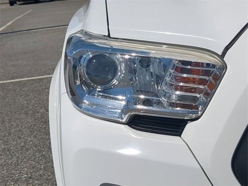 Used 2019 Toyota Tacoma SR5 image 10