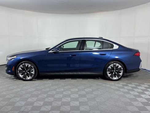 Used 2026 BMW 530i RWD image 2