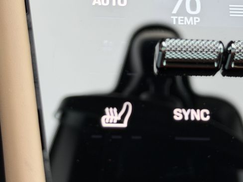 Certified 2024 Porsche Cayenne Coupe image 32