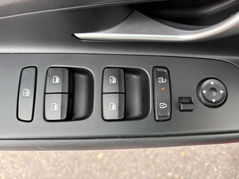 Used 2025 Hyundai Elantra SEL FWD image 17