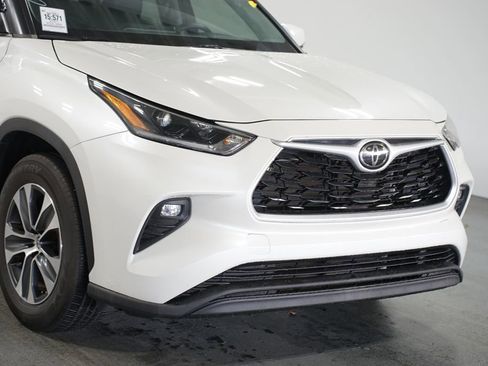 Certified 2021 Toyota Highlander XLE image 4