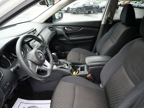 Used 2018 Nissan Rogue SV AWD/4WD image 10