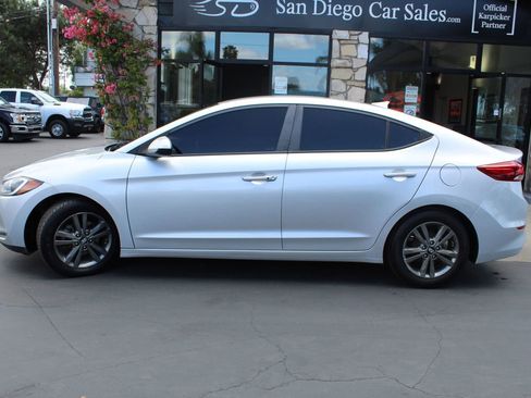Used 2017 Hyundai Elantra SE w/ SE A/T Tech Package 03 FWD image 2