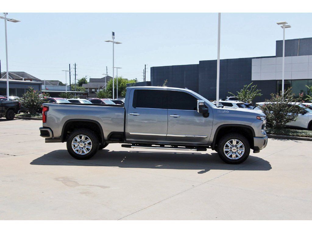 Used 2024 Chevrolet Silverado 2500 High Country AWD/4WD image 5