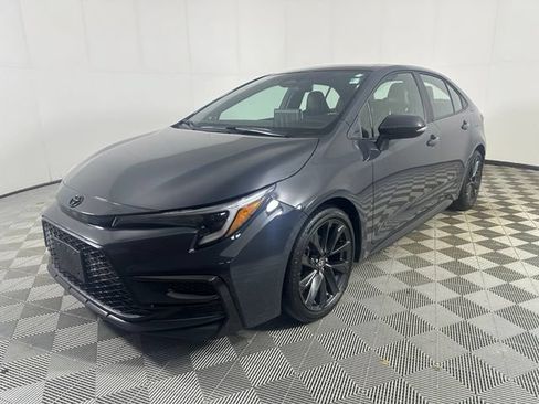 Used 2025 Toyota Corolla XSE FWD image 3