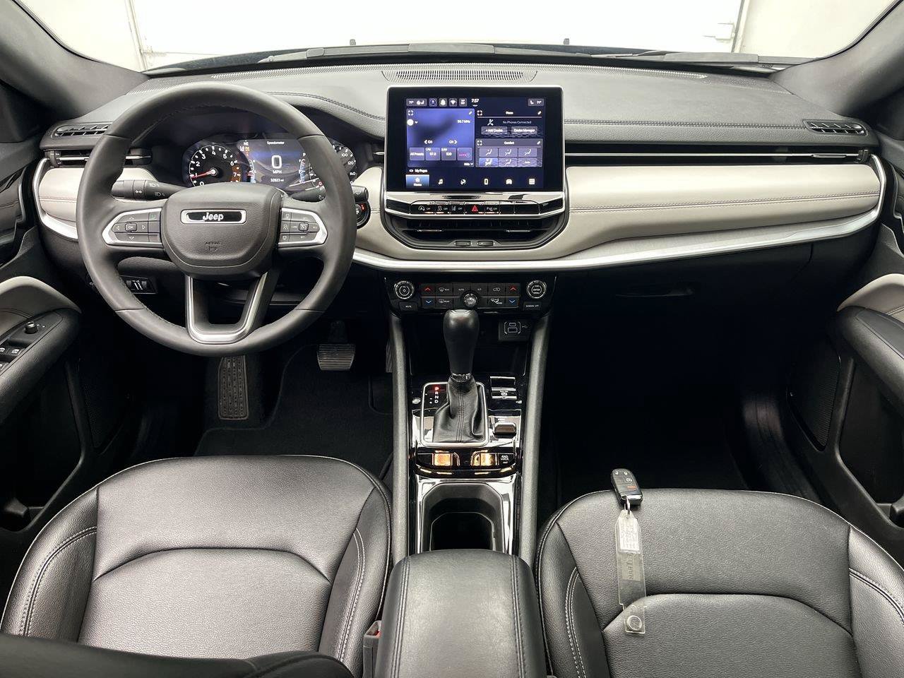 Used 2025 Jeep Compass Limited AWD/4WD image 13