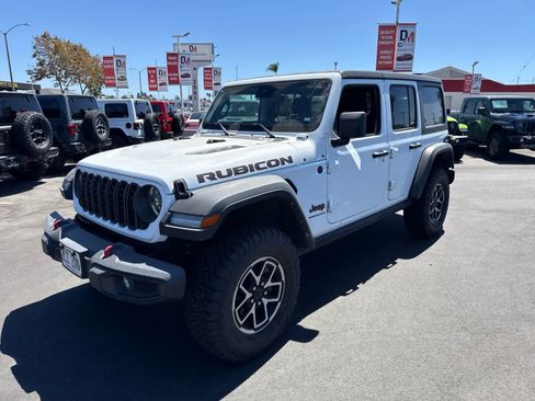Used 2024 Jeep Wrangler Unlimited Rubicon AWD/4WD image 23