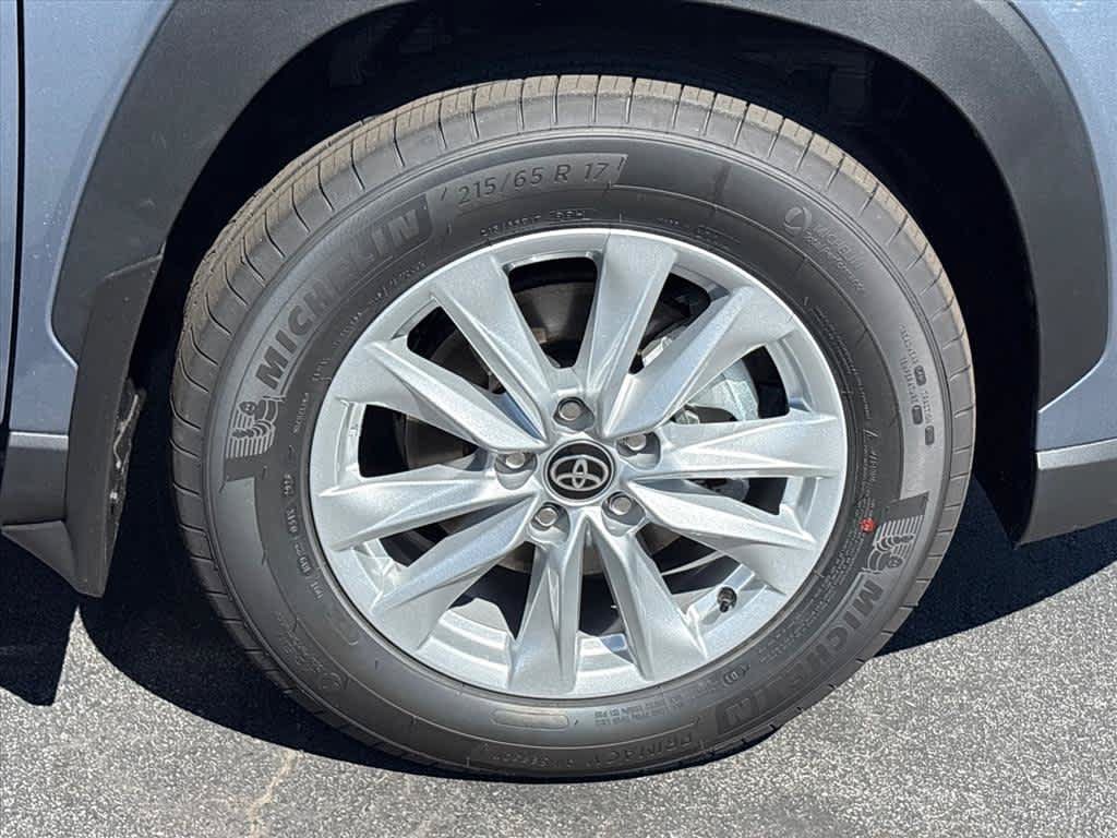 Used 2026 Toyota Corolla Cross LE FWD image 32
