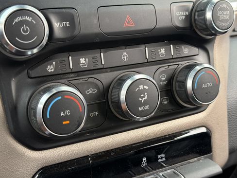 Used 2021 RAM 1500 Laramie AWD/4WD image 25