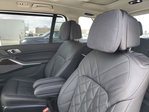 New 2026 BMW X7 xDrive40i w/ Premium Package image 24