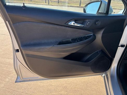 Used 2019 Chevrolet Cruze LT FWD image 18