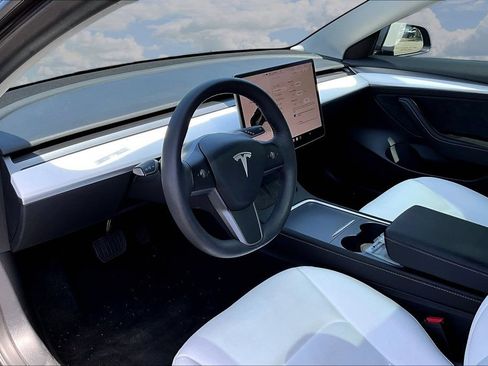 Used 2023 Tesla Model 3 Standard Range RWD image 16