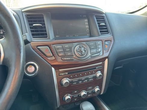 Used 2019 Nissan Pathfinder Platinum image 12