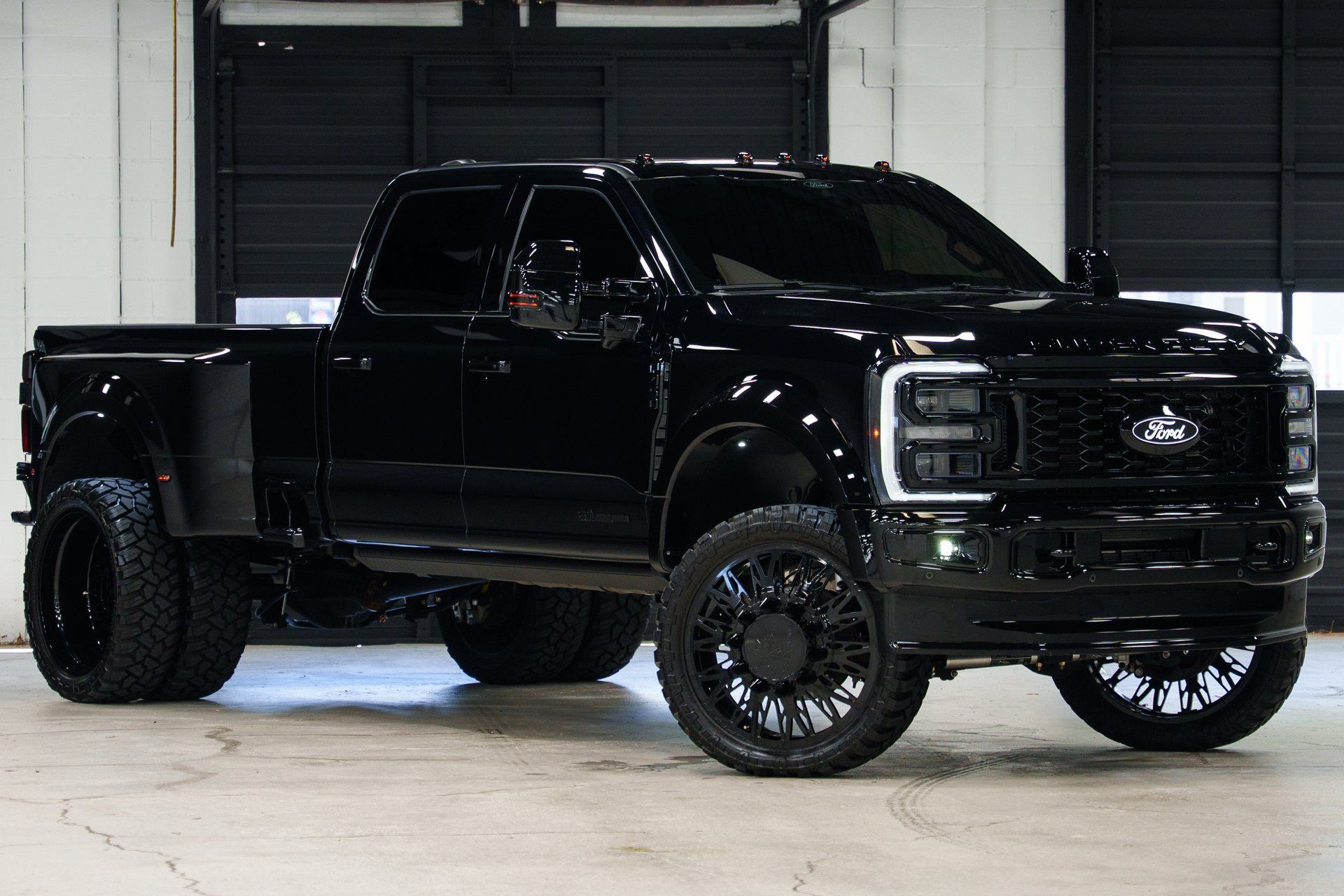 Used 2025 Ford F450 Platinum AWD/4WD image 2