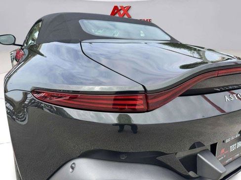 Used 2022 Aston Martin V8 Vantage Roadster RWD image 15
