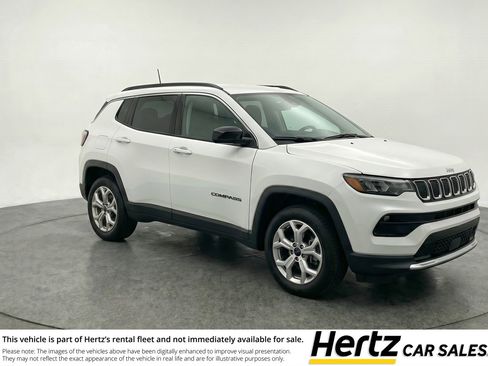 Used 2025 Jeep Compass Latitude AWD/4WD image 1