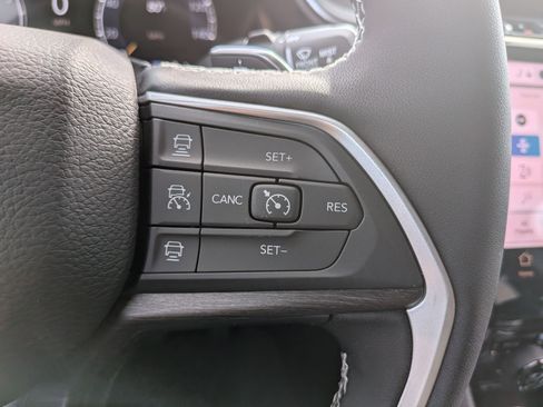 New 2025 Jeep Grand Cherokee Limited w/ Luxury Tech Group II image 14