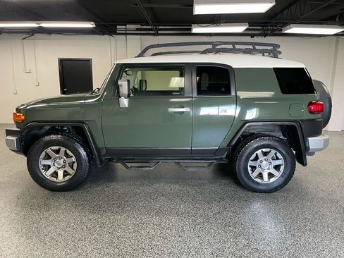 Used 2014 Toyota FJ Cruiser 4WD w/ Convenience Package image 8
