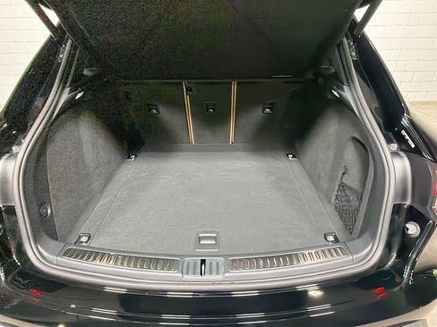 Certified 2026 Porsche Macan AWD/4WD image 13