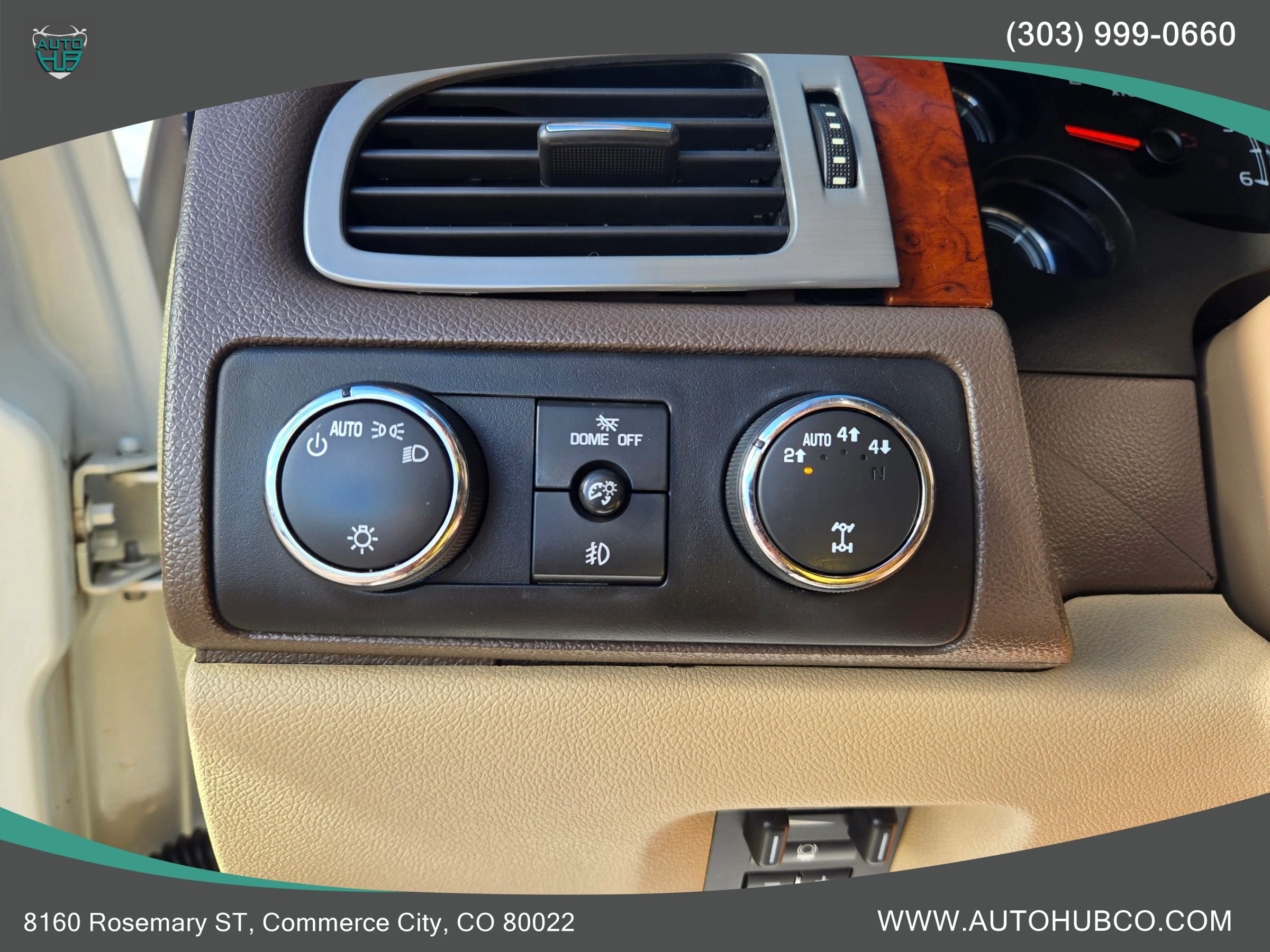 Used 2013 Chevrolet Avalanche LTZ AWD/4WD image 23