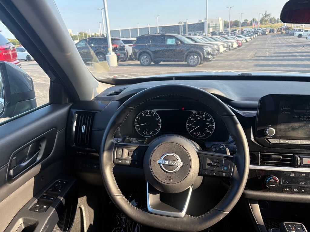 Used 2025 Nissan Pathfinder SV AWD/4WD image 23