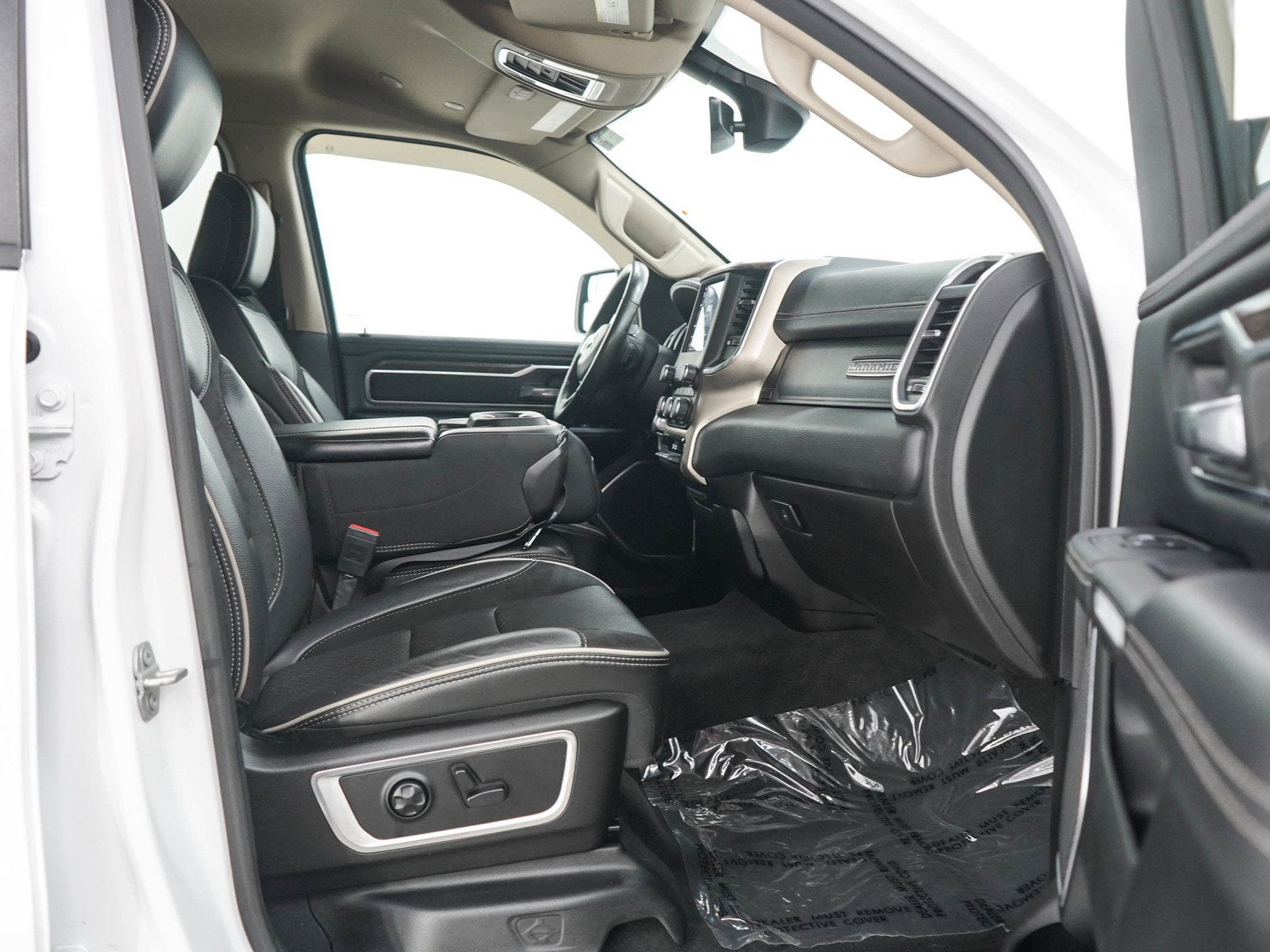 Used 2019 RAM 1500 Laramie AWD/4WD image 11