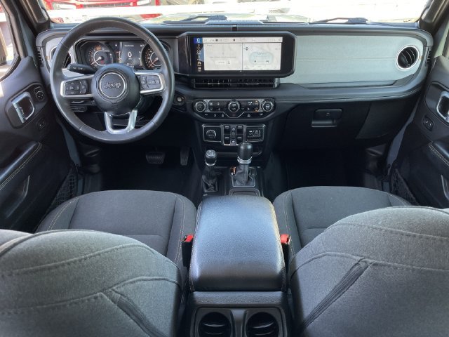 Used 2024 Jeep Wrangler Unlimited Sahara AWD/4WD image 9